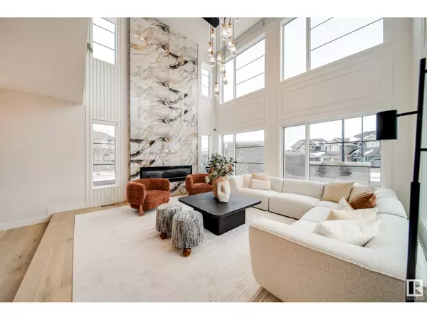 4015 GINSBURG CR NW, Edmonton, AB T5T4V2