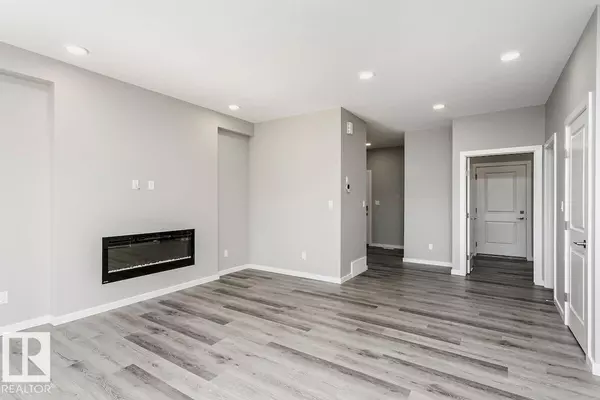 Edmonton, AB T6X3J1,2607 5 AV SW