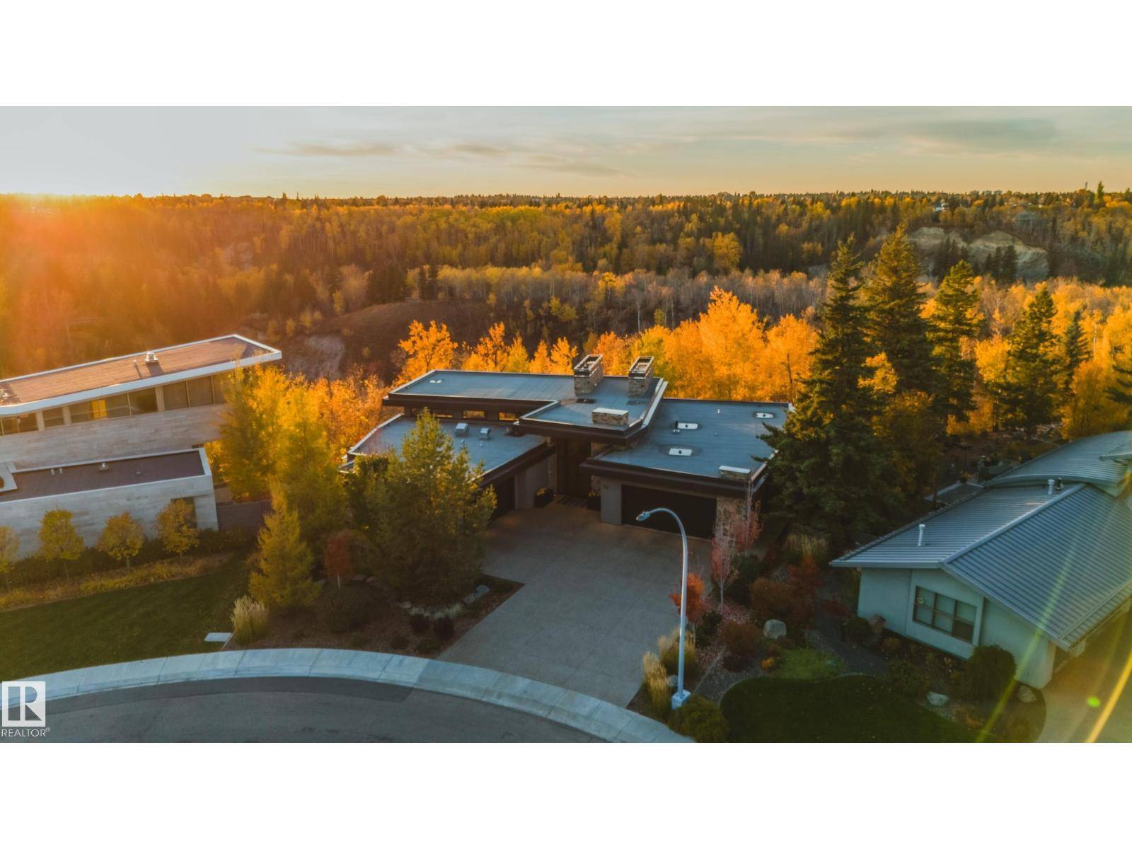 Edmonton, AB T6J2E1,112 WESTBROOK DR NW