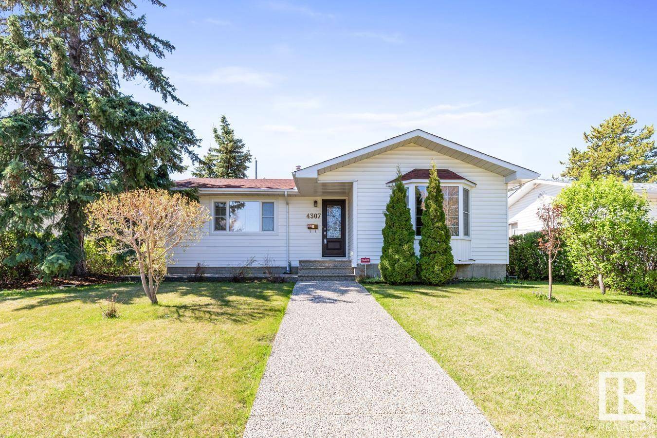 Edmonton, AB T6A1S3,4307 109A AV NW