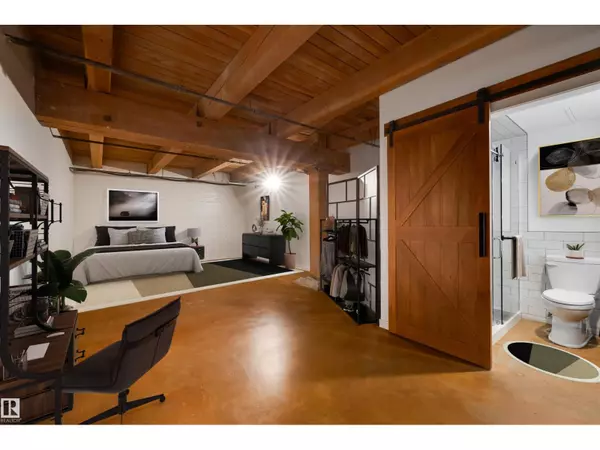 Edmonton, AB T5J1K3,#104 10309 107 ST NW