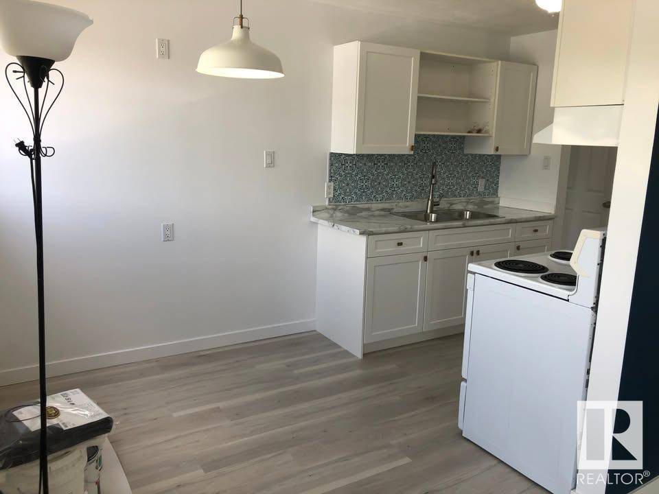 Edmonton, AB T5R1B8,#203 8930 149 ST NW