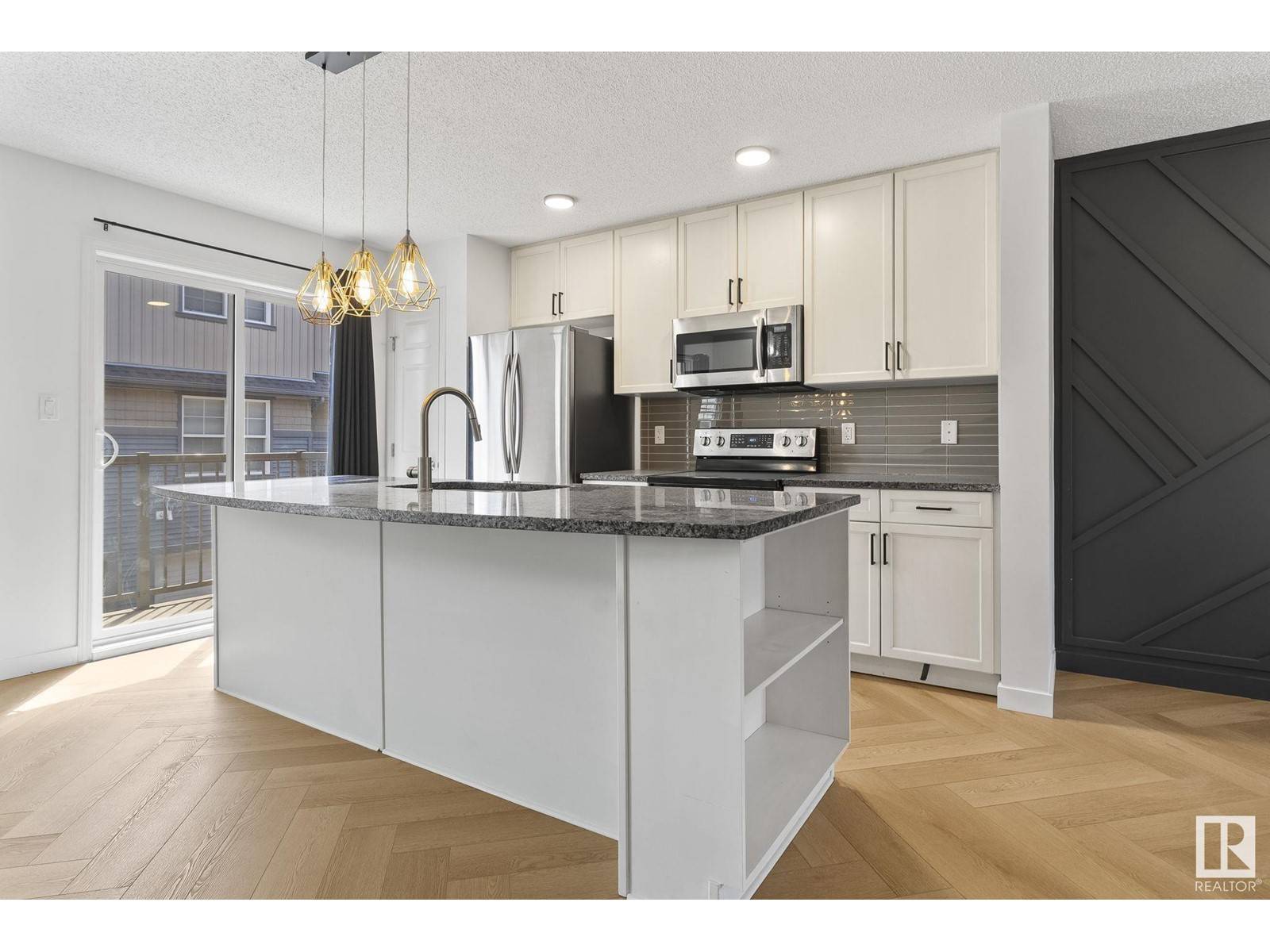 Edmonton, AB T6T1V2,#2 4029 ORCHARDS DR SW SW