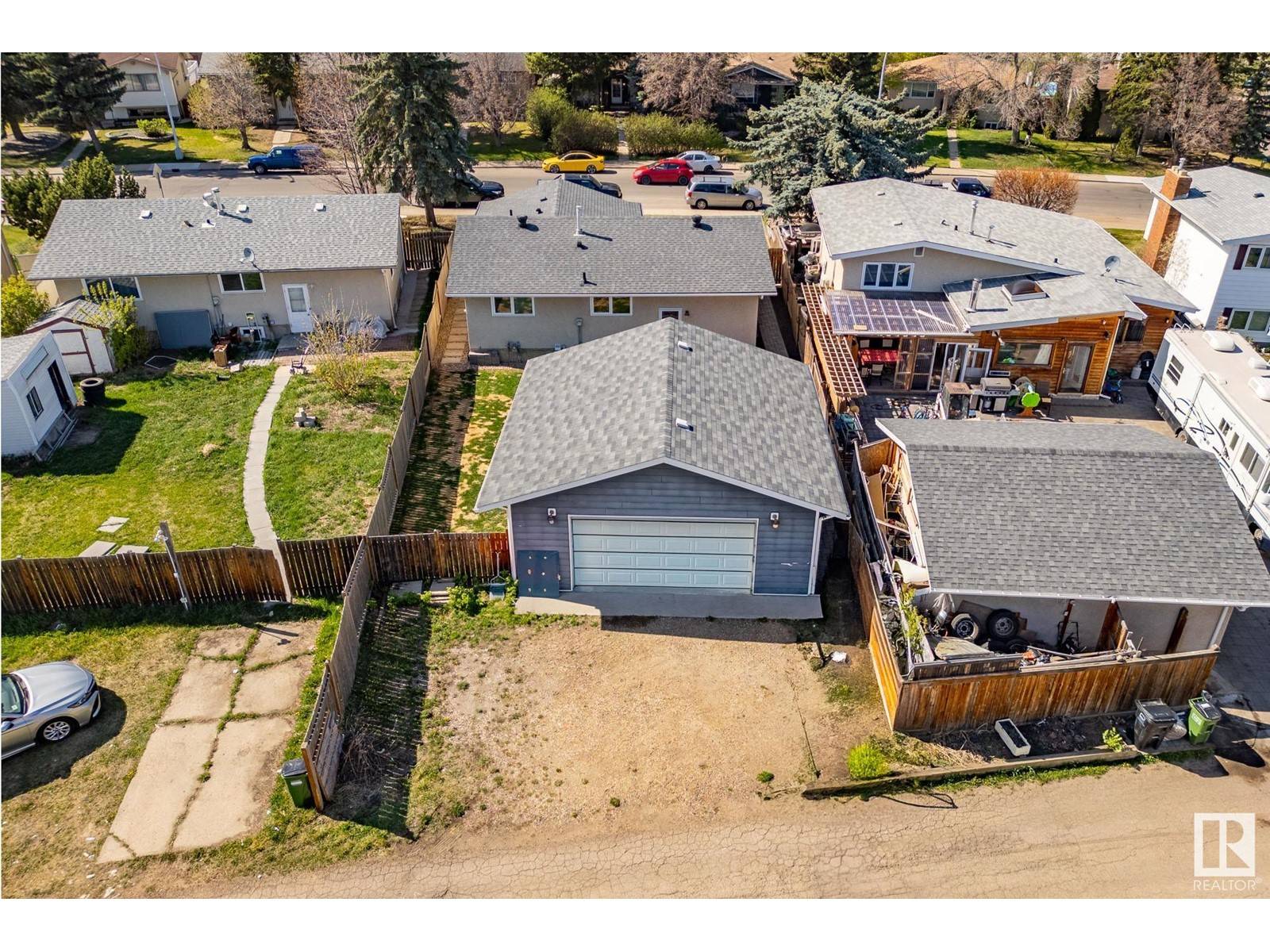 Edmonton, AB T6K2G4,359 KNOTTWOOD RD W NW