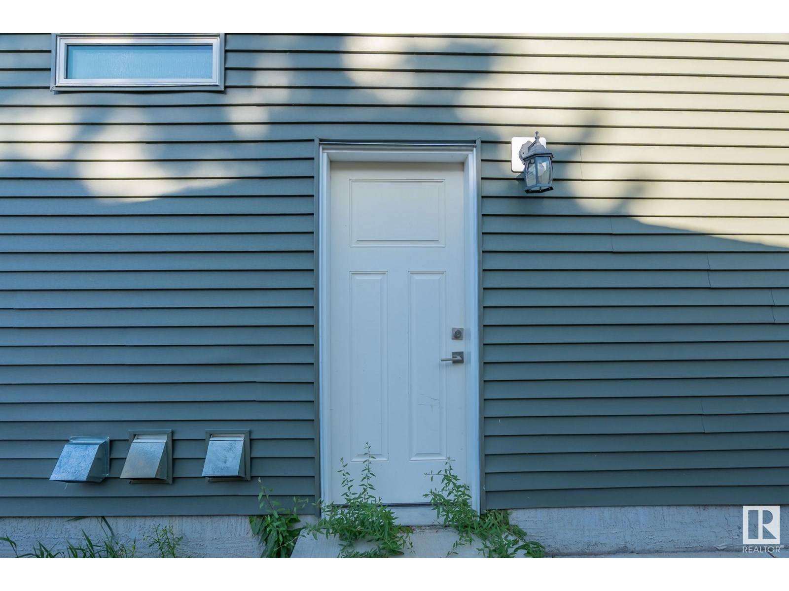 Edmonton, AB T6H1M4,10576 62 AV NW NW