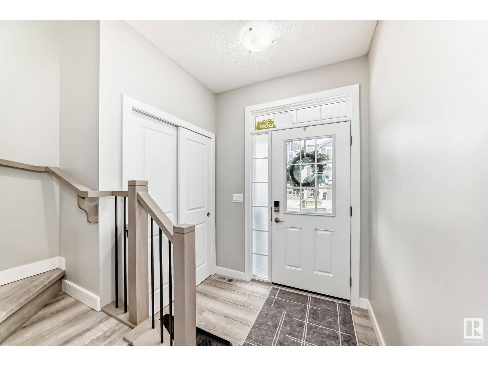 Edmonton, AB T6M1N1,20512 22 AV NW