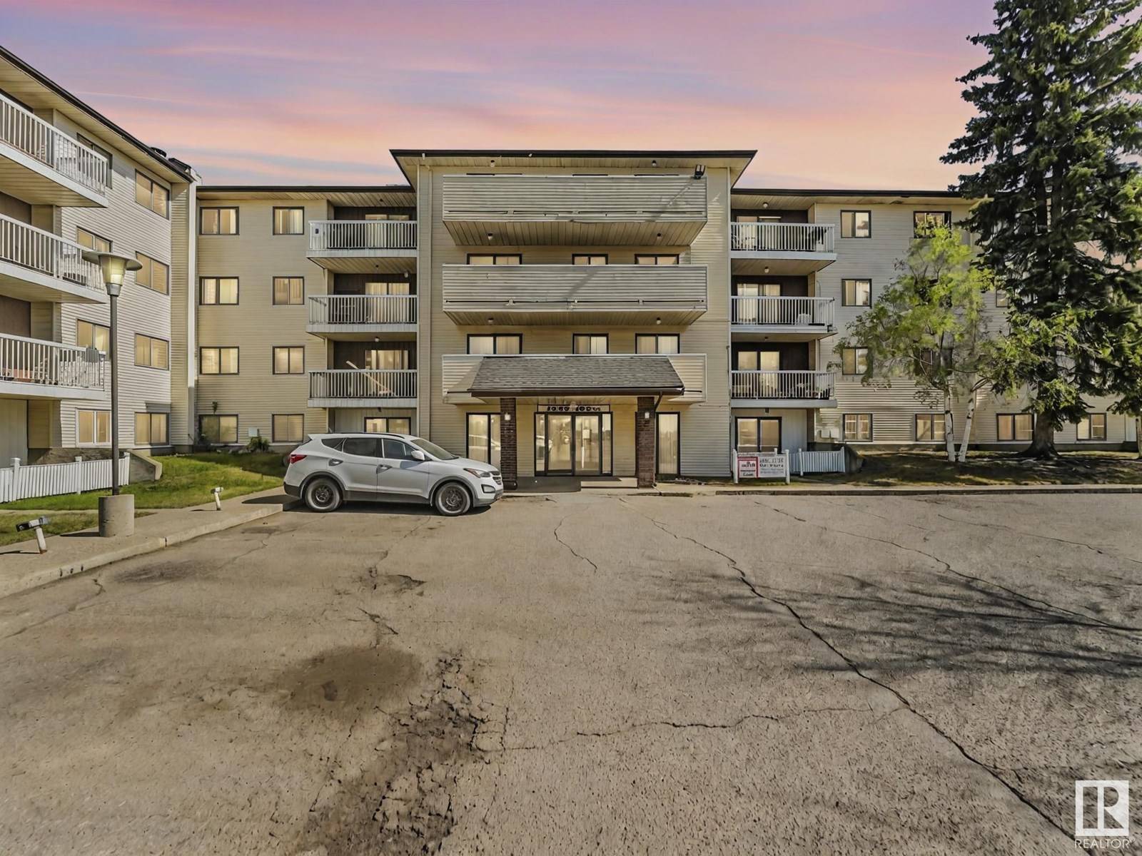 #108 1945 105 ST NW, Edmonton, AB T6J5N6