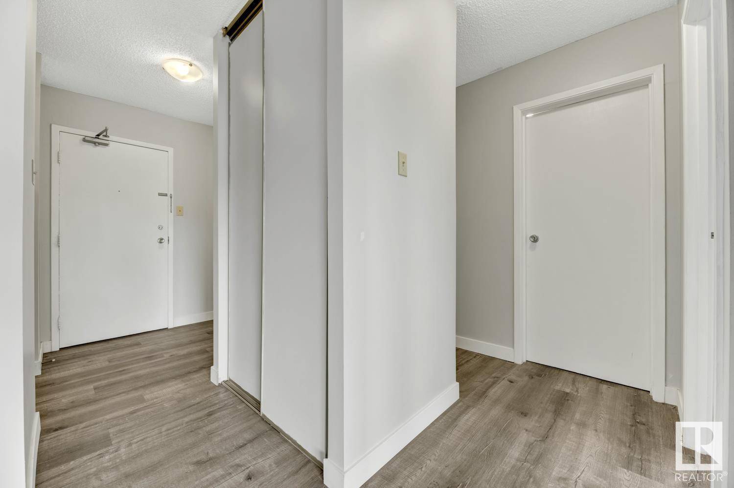 Edmonton, AB T5K2L4,#708 10175 114 ST NW
