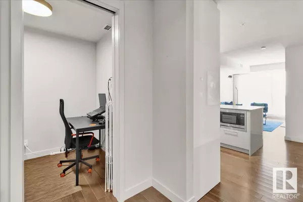 Edmonton, AB T5J0K6,#2611 10360 102 ST NW