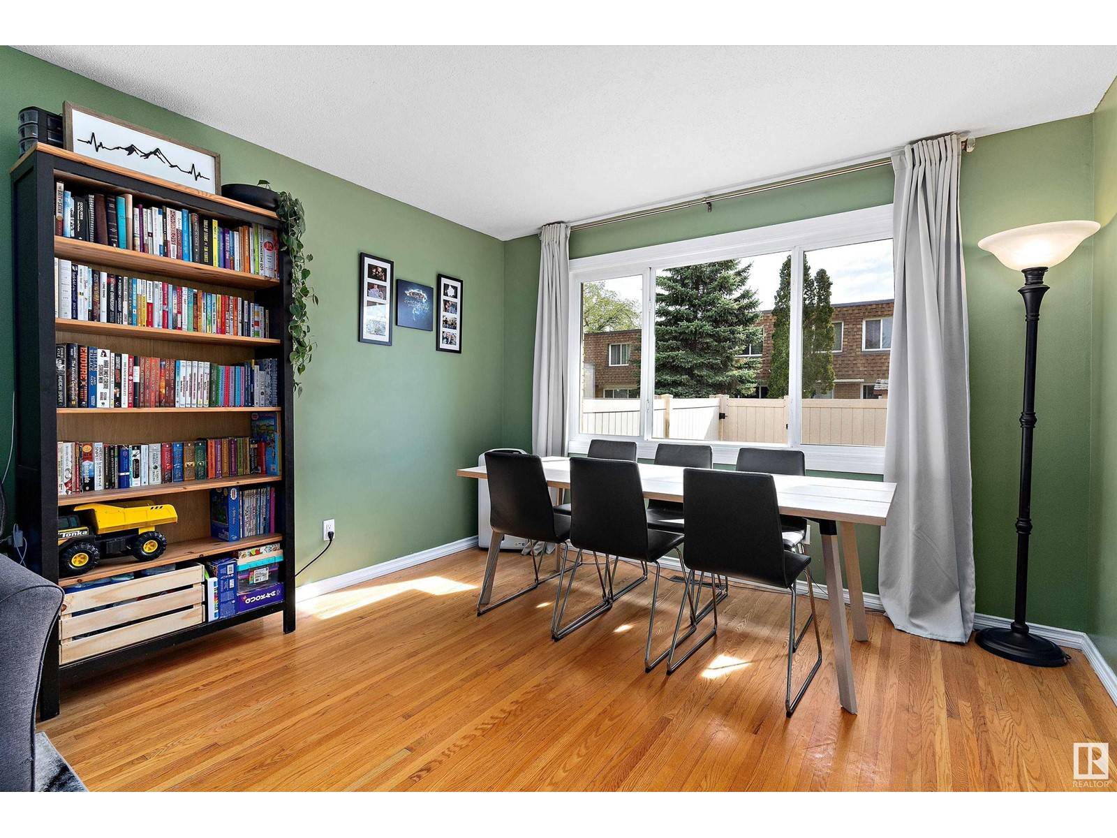 Edmonton, AB T5C3C4,127 LONDONDERRY SQUARE NW