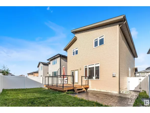 Edmonton, AB T5Y4G9,16756 60 ST NW