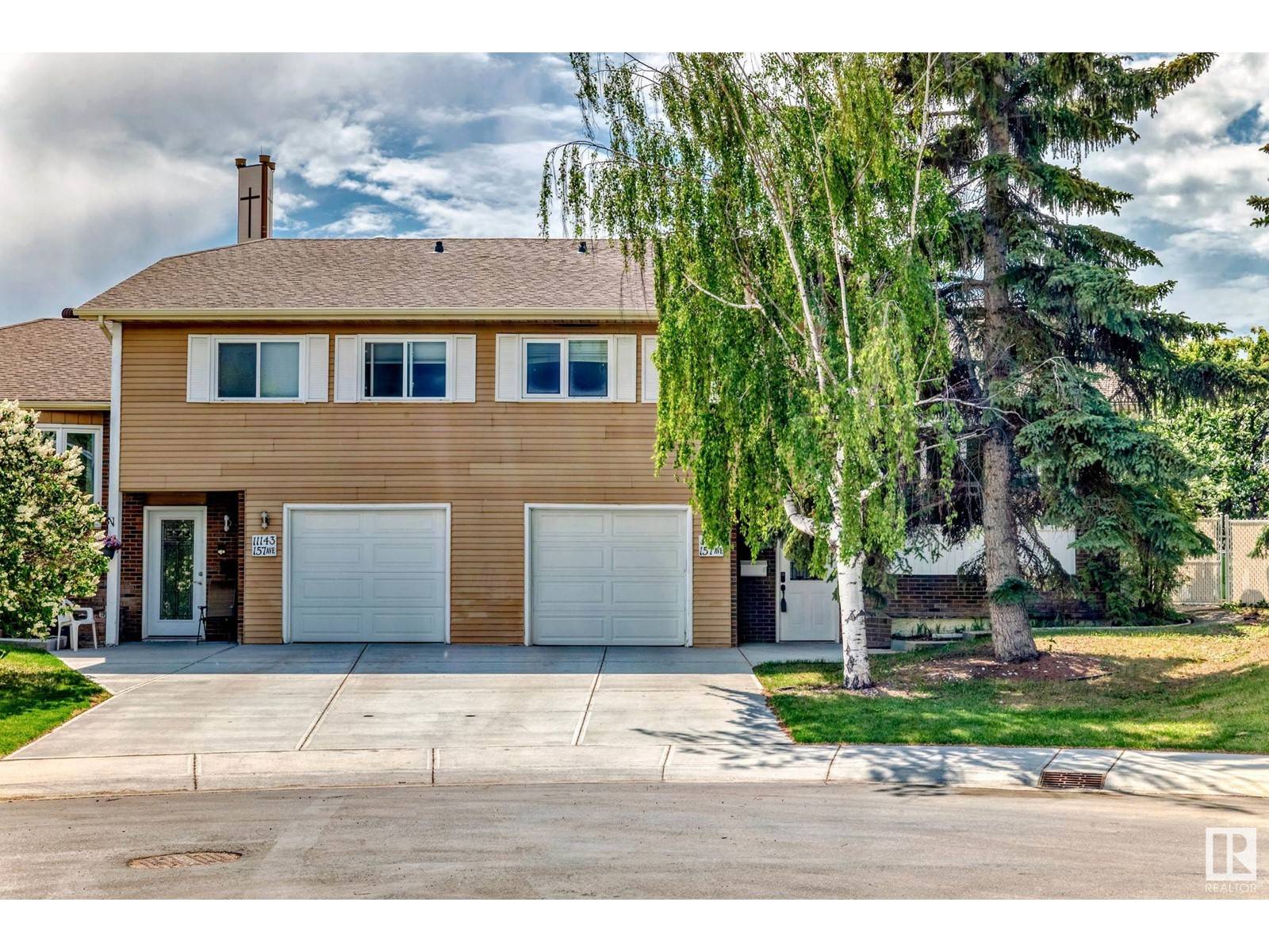 Edmonton, AB T5X4V1,11147 157 AV NW