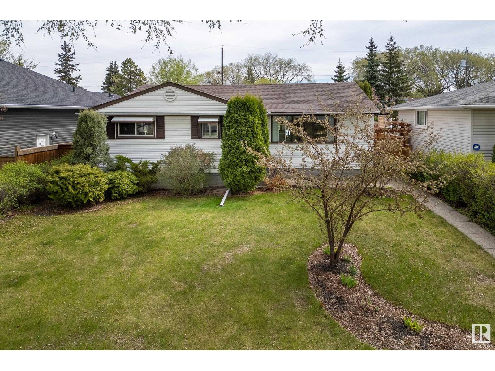 Edmonton, AB T6C2L1,9715 76 ST NW