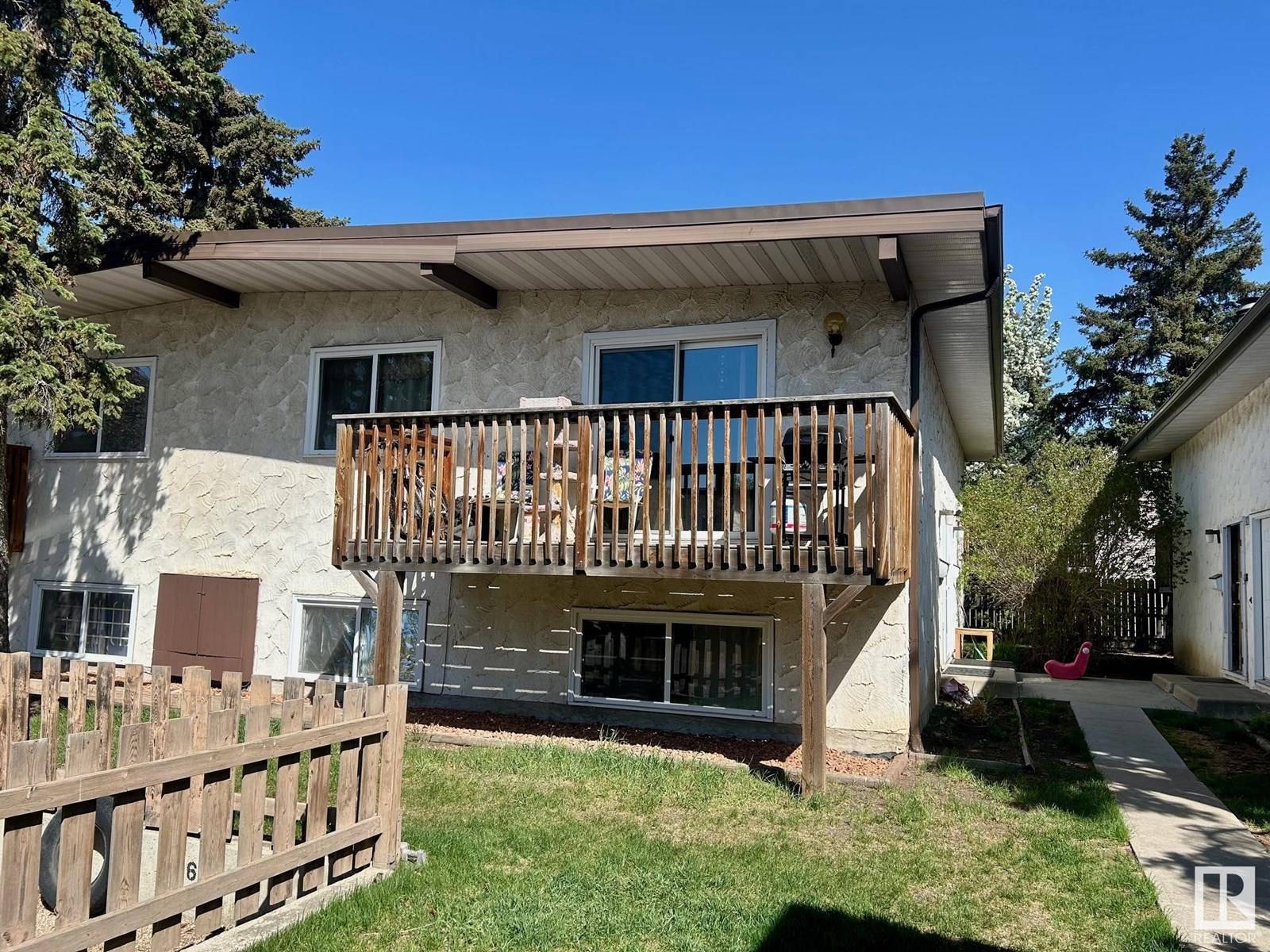 8930B 144 AV NW, Edmonton, AB T5E5V4