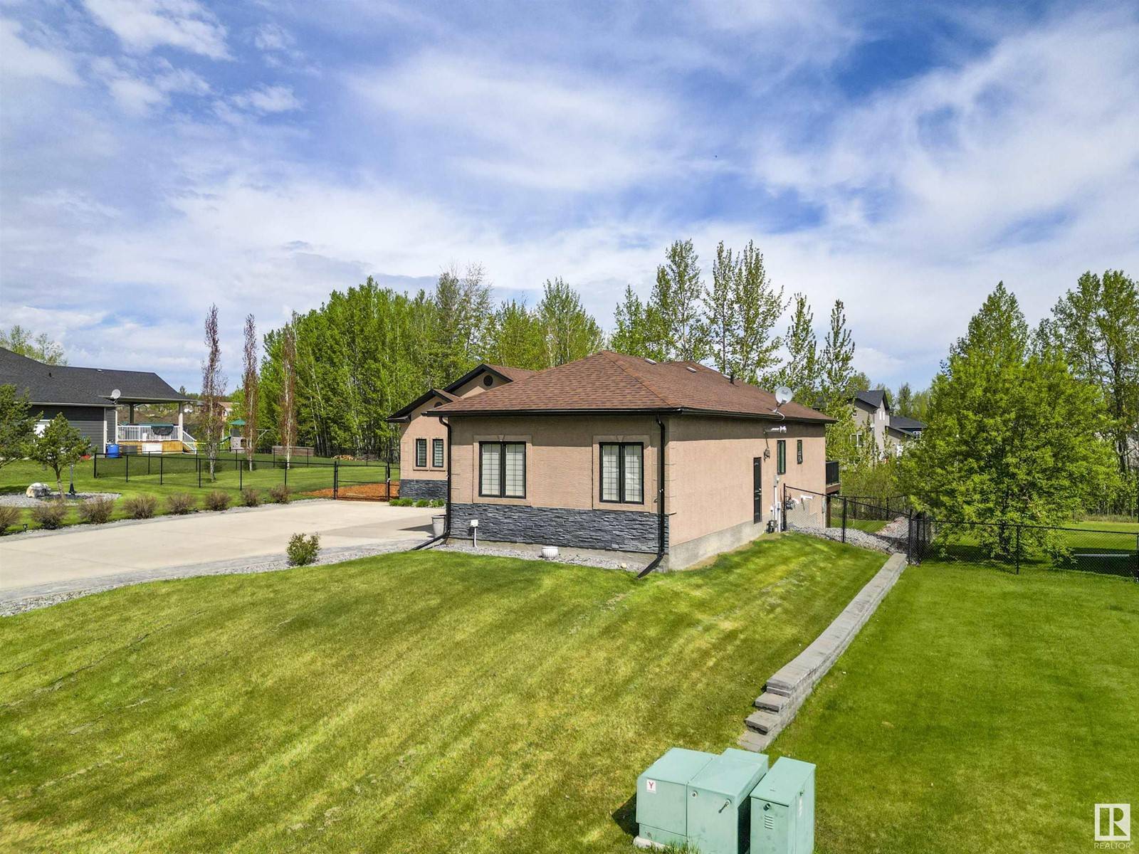 Rural Brazeau County, AB T7A0B9,404 49119 RR73