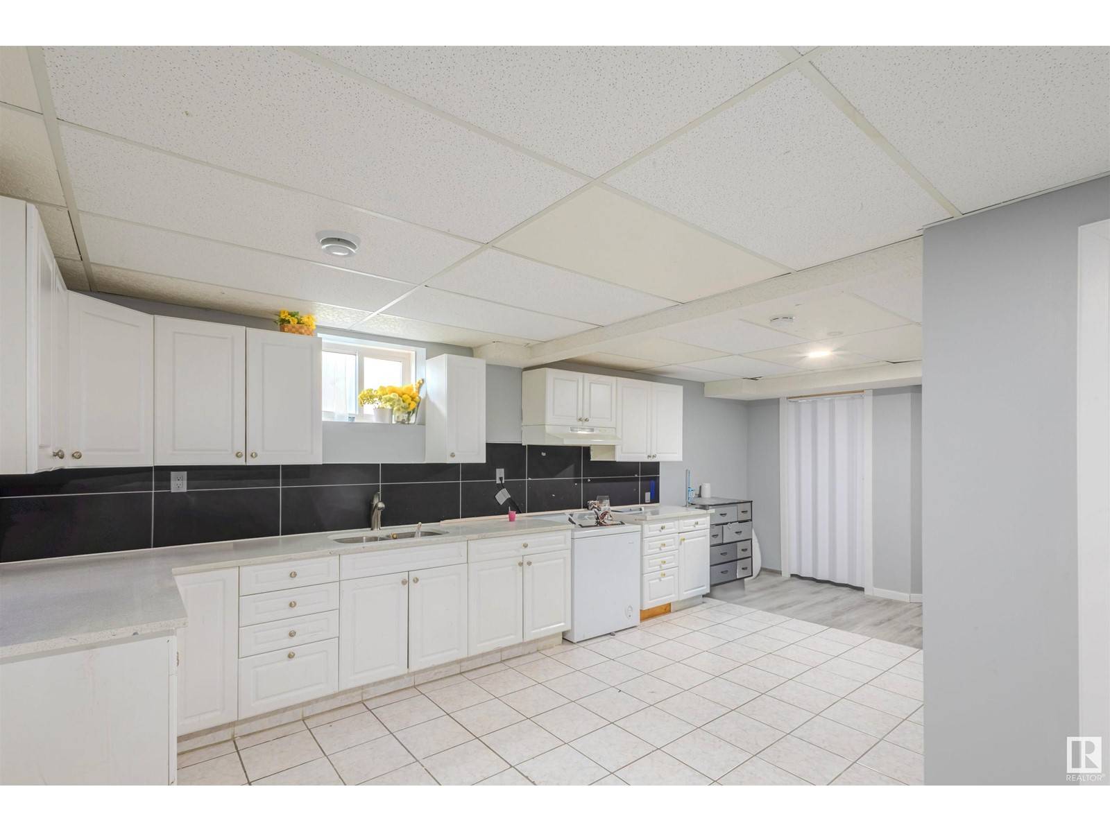 Edmonton, AB T6T1K1,2716 44A AV NW
