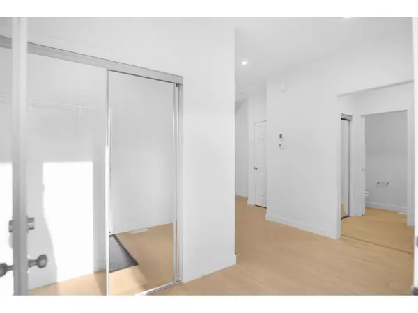 Edmonton, AB T5Y4E9,17333 6A ST NE