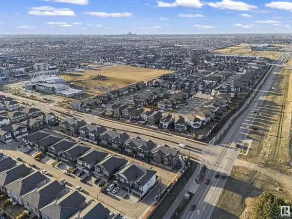 Edmonton, AB T6T2C3,#2 1703 16 AV NW