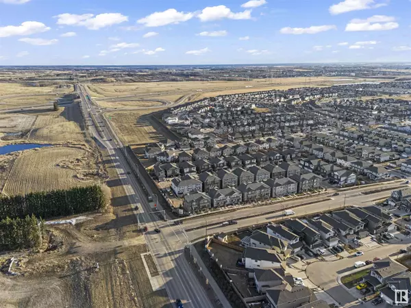 Edmonton, AB T6T2C3,#2 1703 16 AV NW
