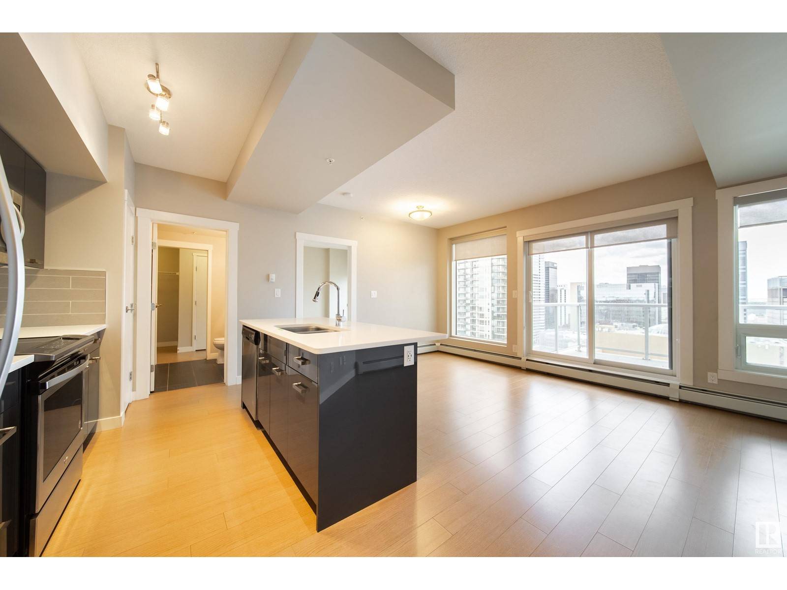 Edmonton, AB T5J0E9,#1901 10410 102 AV NW