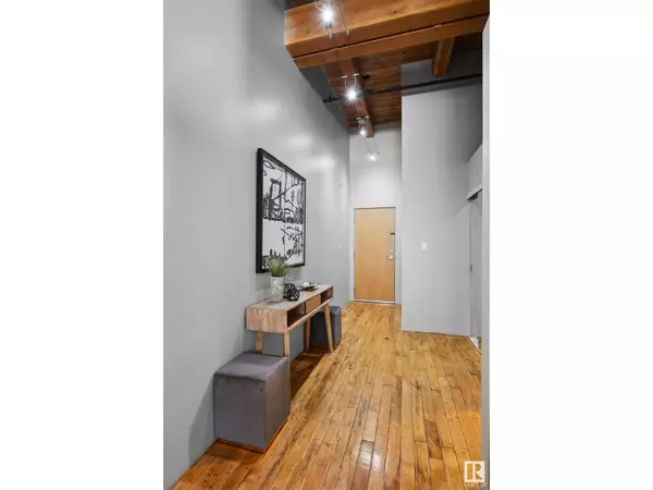 Edmonton, AB T5J1K3,#111 10309 107 ST NW