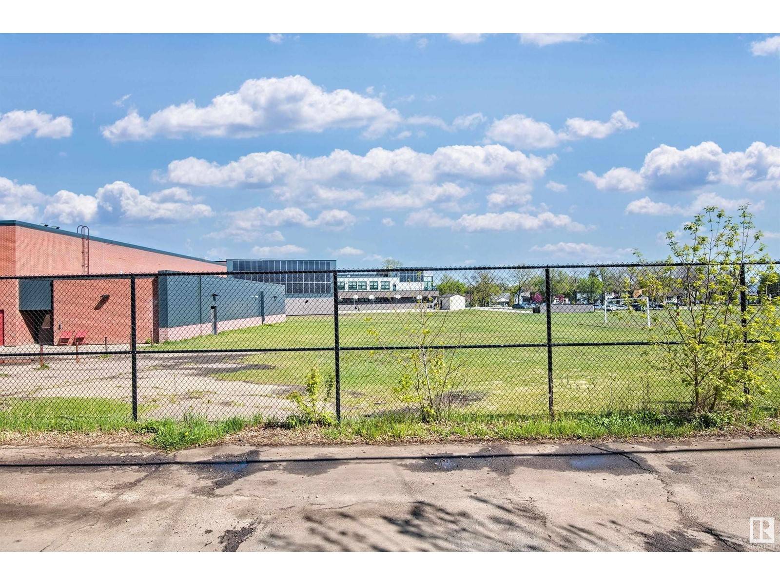 Edmonton, AB T6E1B4,9736 73 AV NW