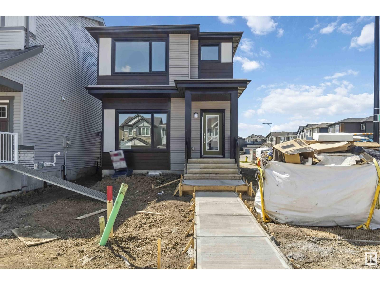 3748 213 ST NW NW, Edmonton, AB T6M3C2