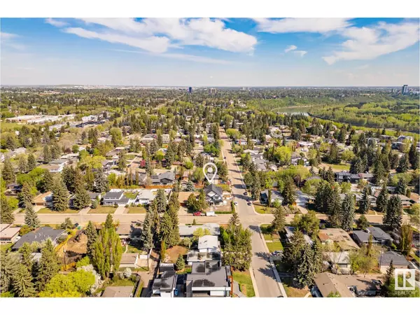 Edmonton, AB T5R0J5,14004 89A AV NW NW