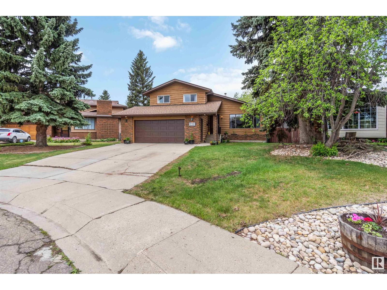 Edmonton, AB T5T3E5,9820 185 ST NW