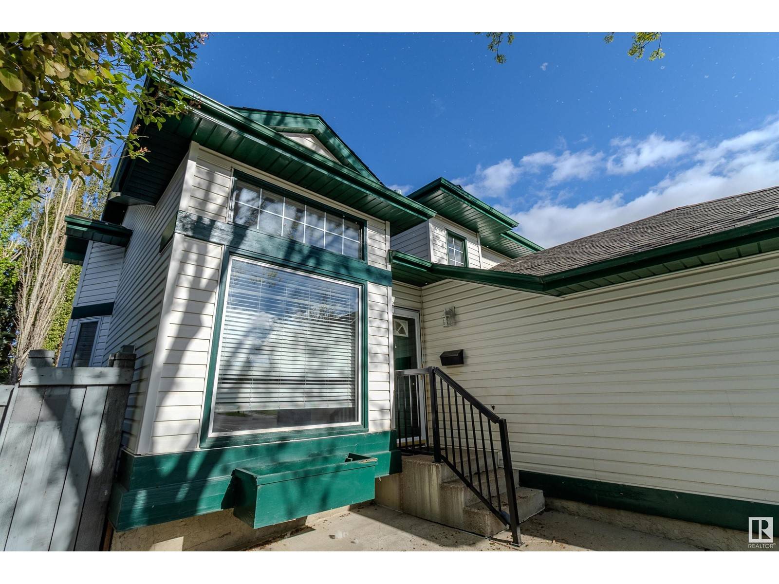 St. Albert, AB T8N6K6,23 Oakmont DR