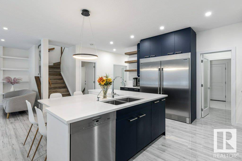 Edmonton, AB T5S0L2,3384 CHICKADEE DR NW