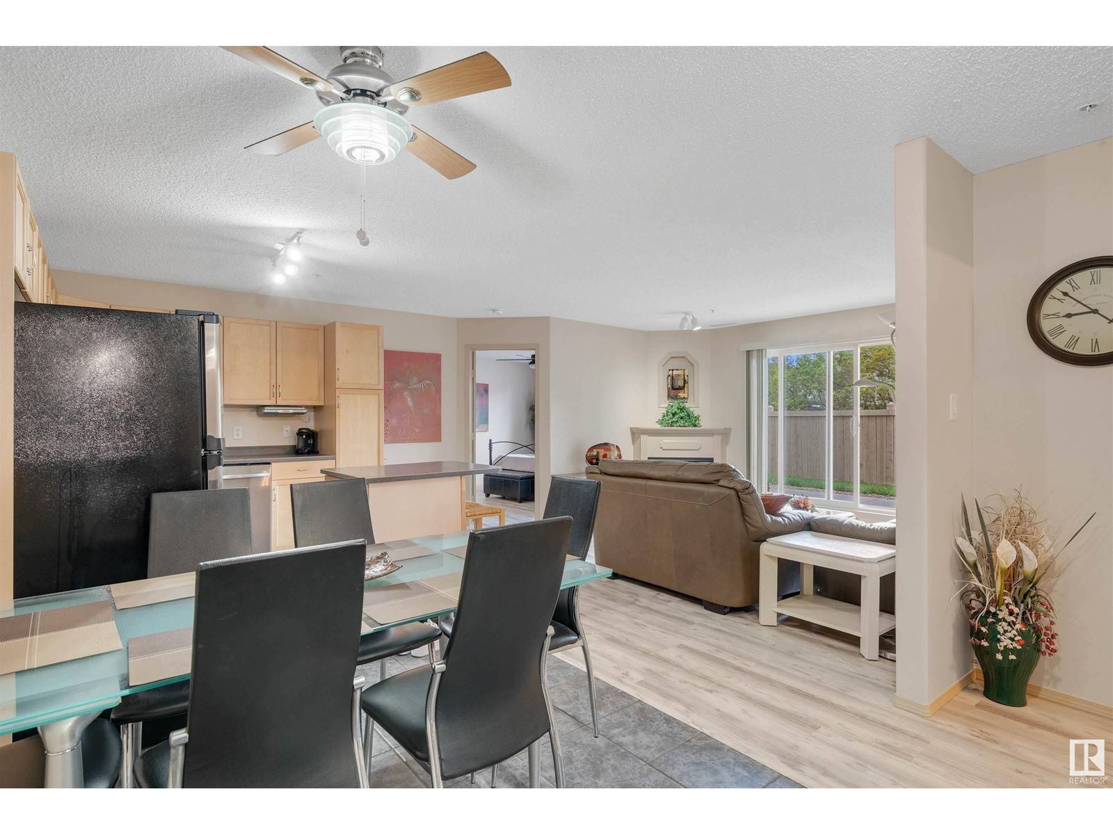 Edmonton, AB T5Z3V1,#112 16303 95 ST NW