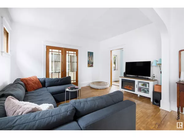Edmonton, AB T5G1T2,11325 96 ST NW