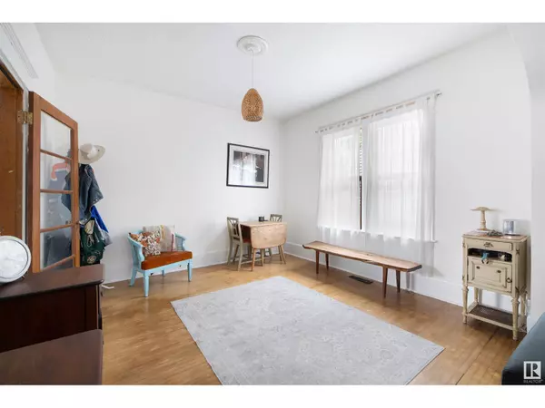 Edmonton, AB T5G1T2,11325 96 ST NW