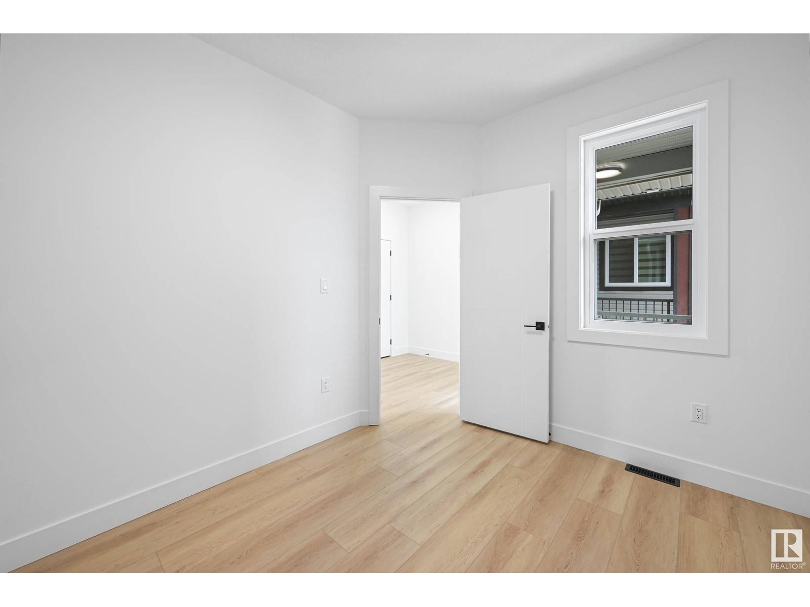 Fort Saskatchewan, AB T8L1Y4,285 MEADOWVIEW DR