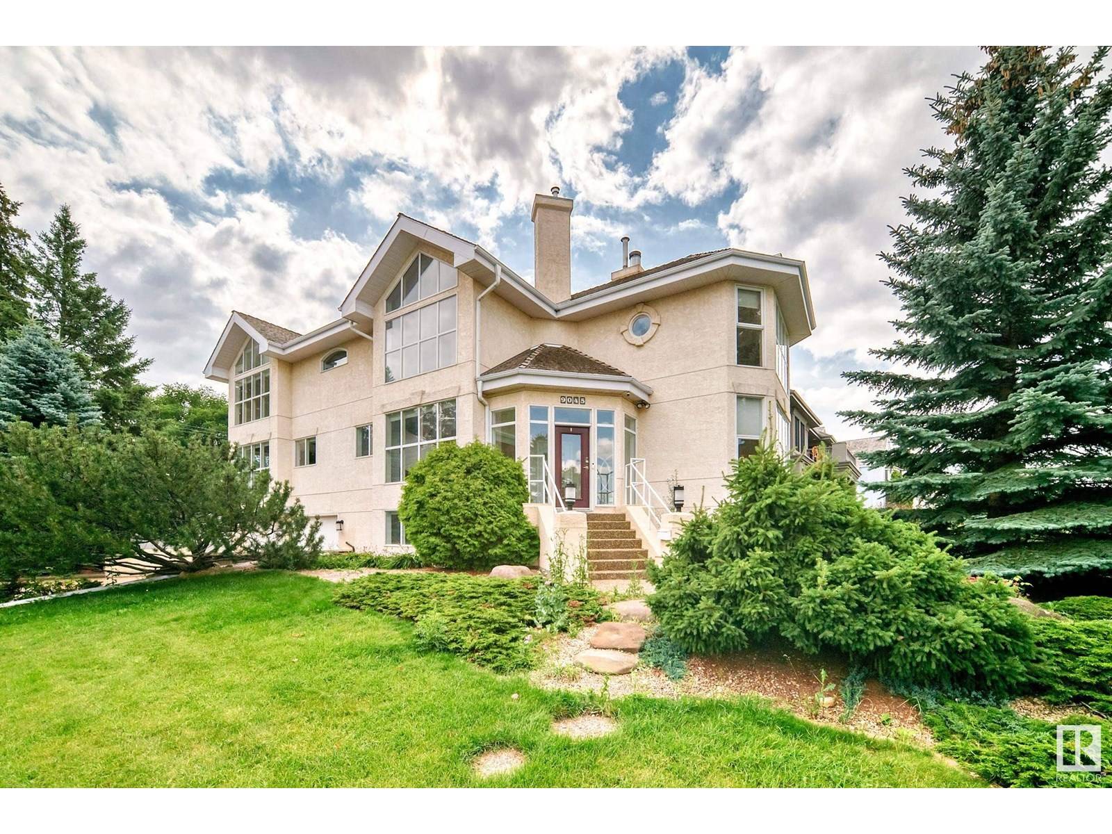 9045 Saskatchewan DR NW, Edmonton, AB T6G2B2