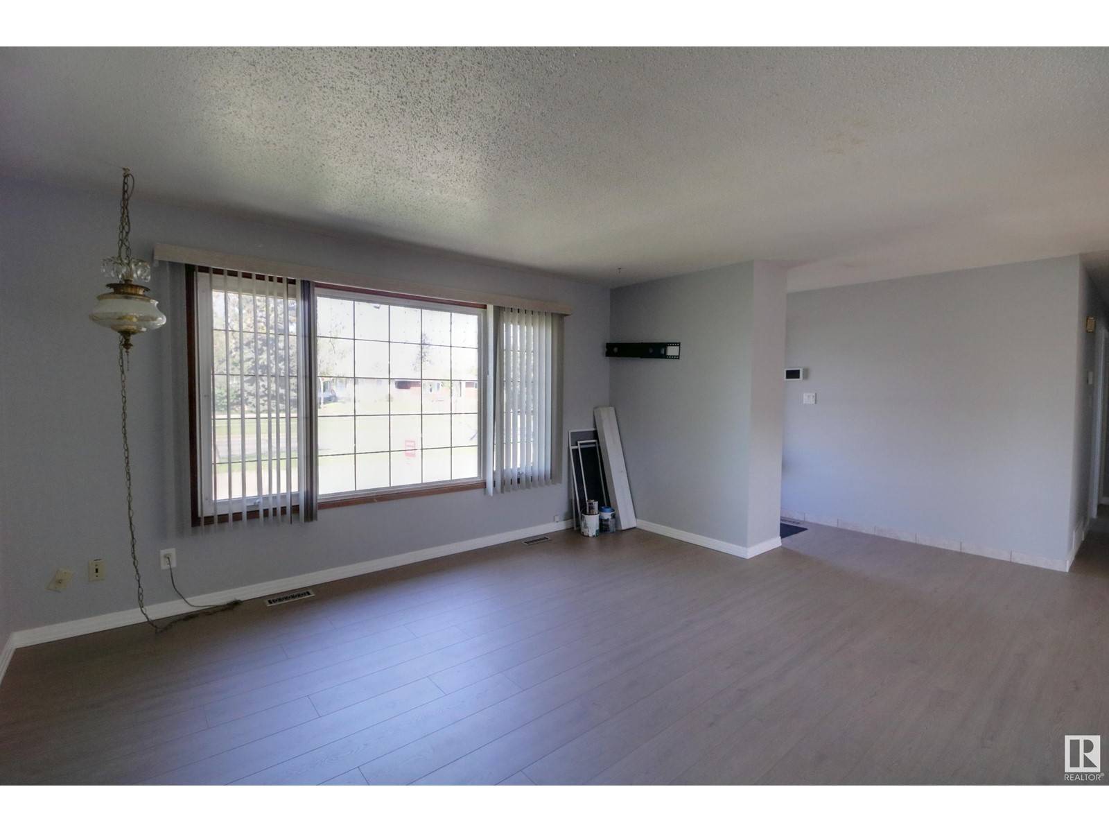 Edmonton, AB T5E2V3,13535 82 ST NW