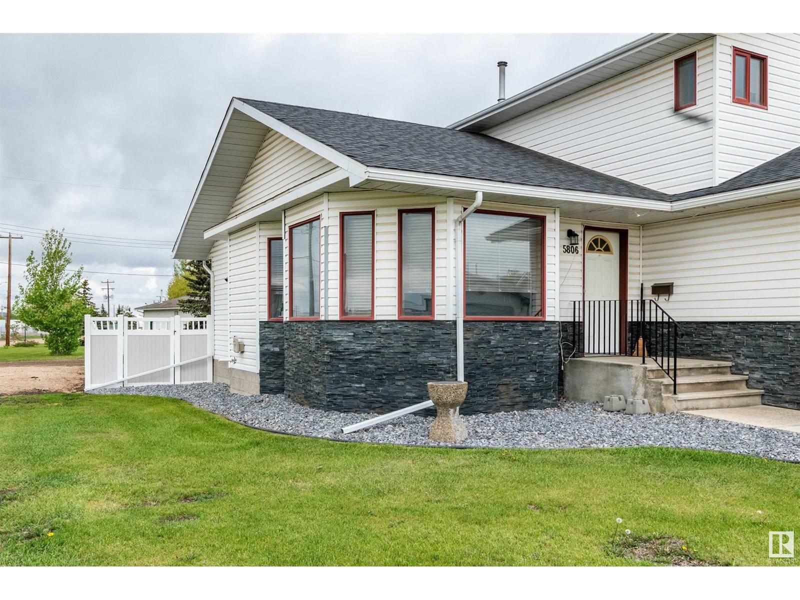 Vegreville, AB T9C1J1,5806 57 ST