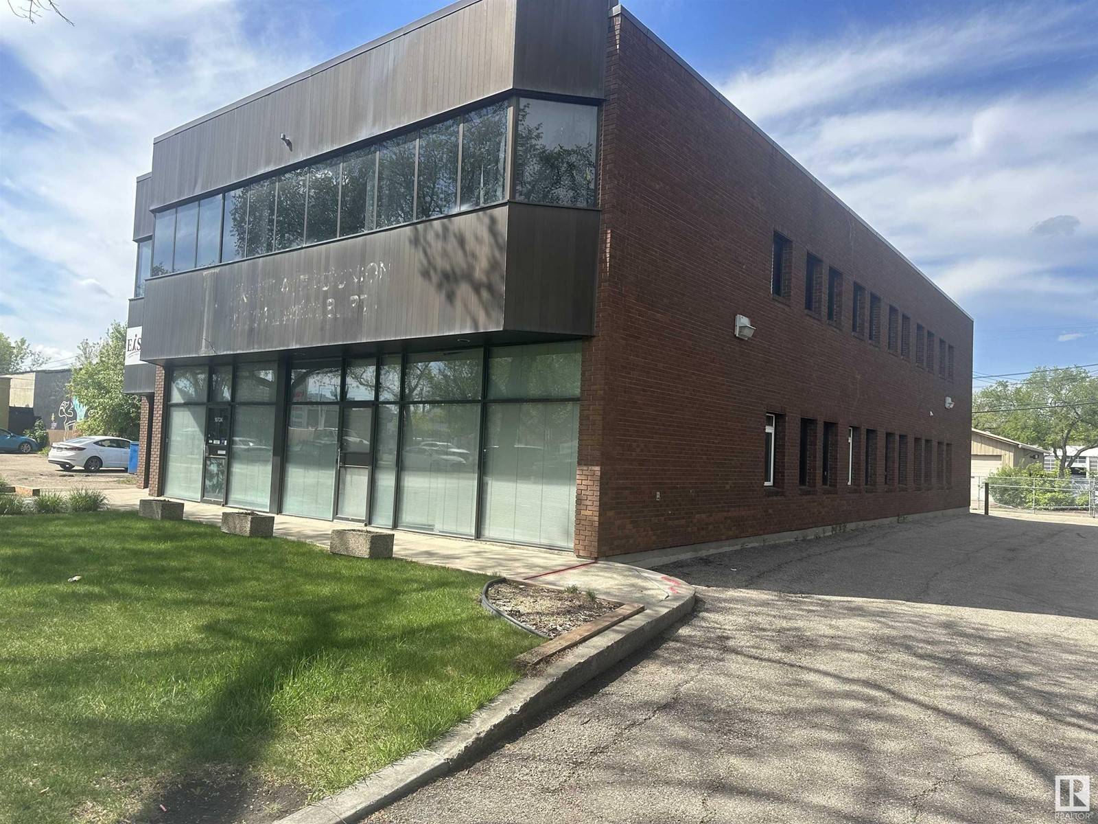 Edmonton, AB T5N3H8,10724 113 ST NW