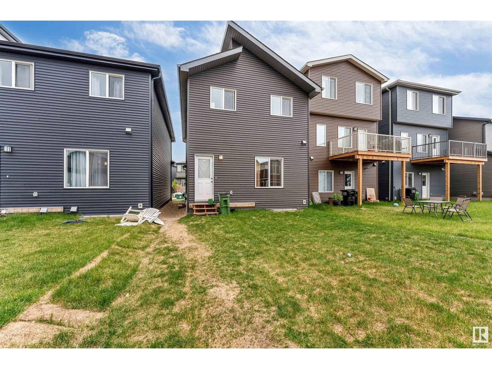 Edmonton, AB T6X3A7,1112 PLUM LN SW SW