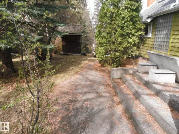 Edmonton, AB T5W0M6,3830 112 AV NW