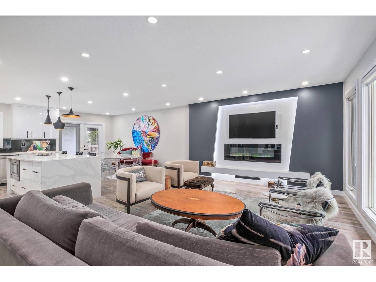 Edmonton, AB T5T1N7,18512 90 AV NW