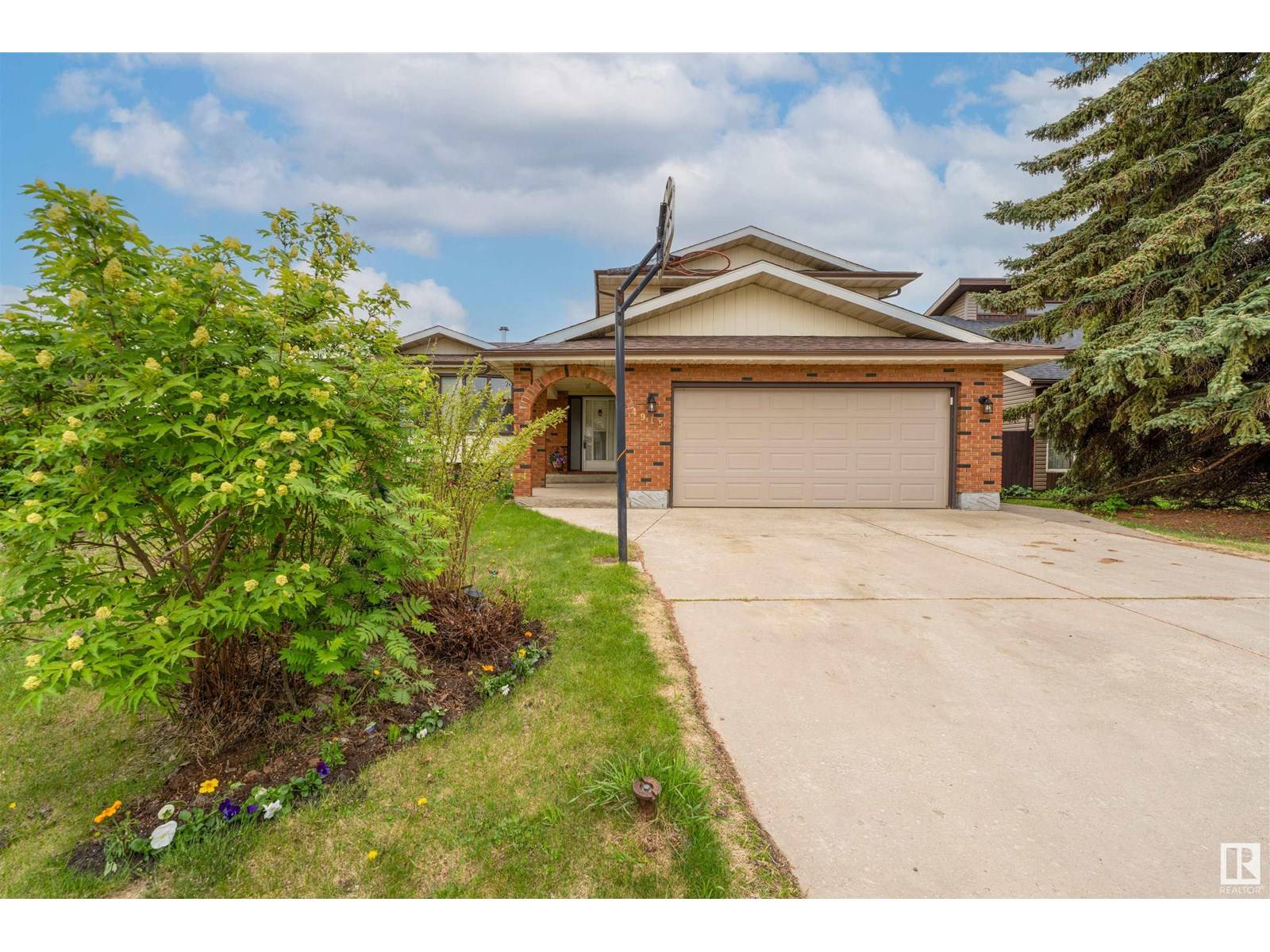 Redwater, AB T0A2W0,4915 52 AV