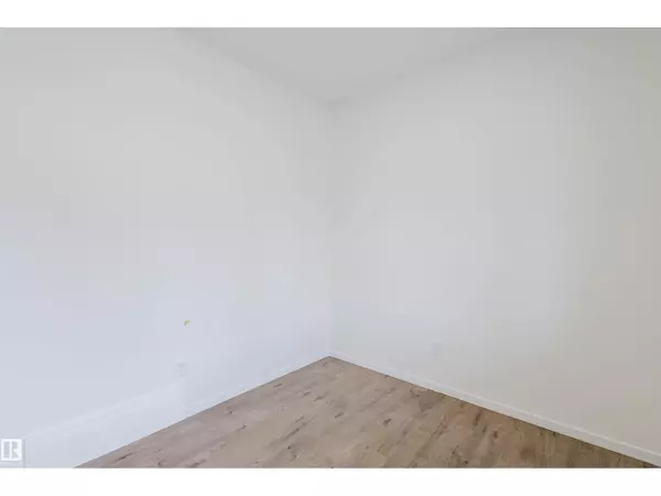 Edmonton, AB T6M2X6,2040 209 ST NW