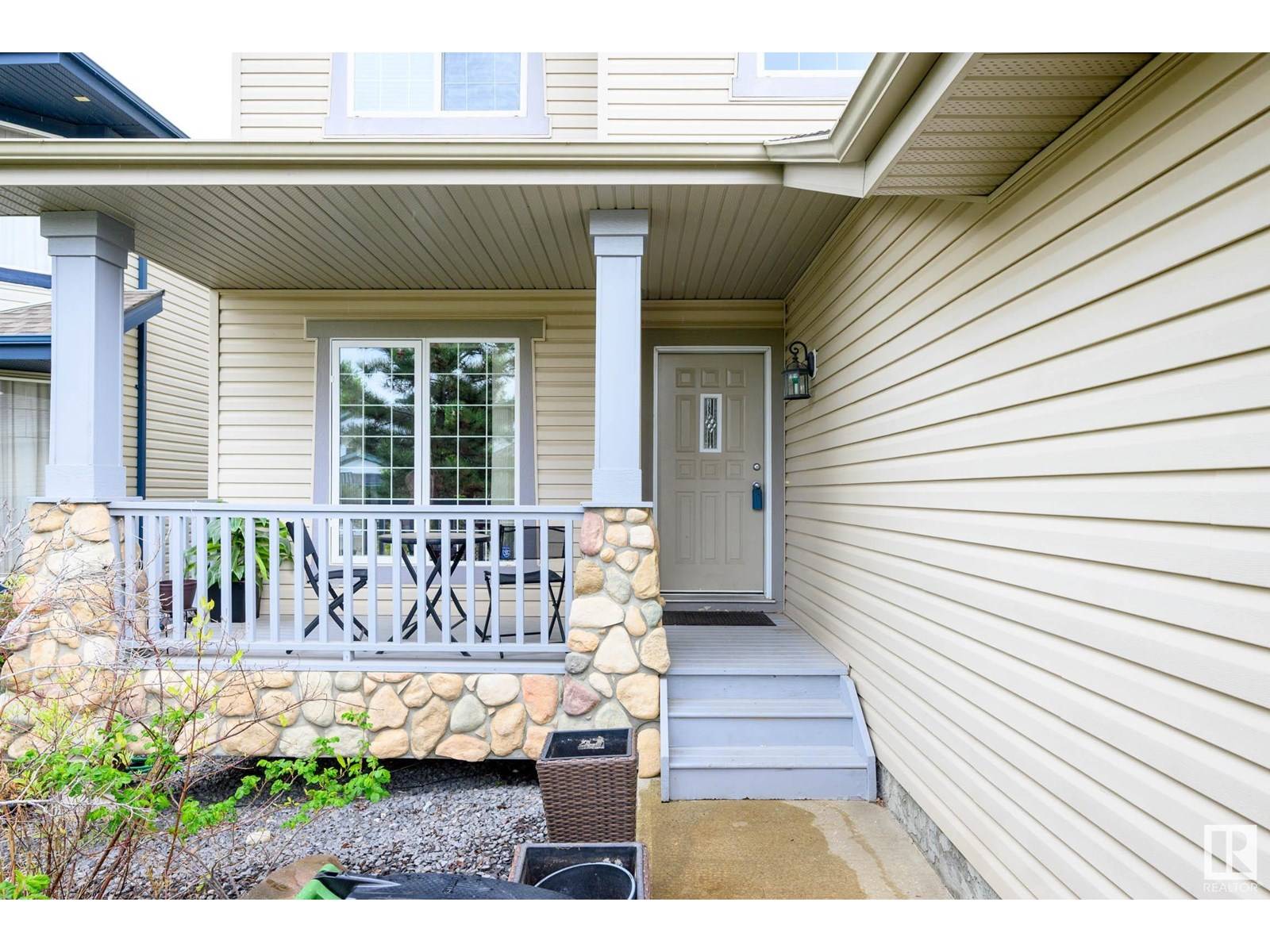 Edmonton, AB T6R3G2,166 HAYWARD CR NW
