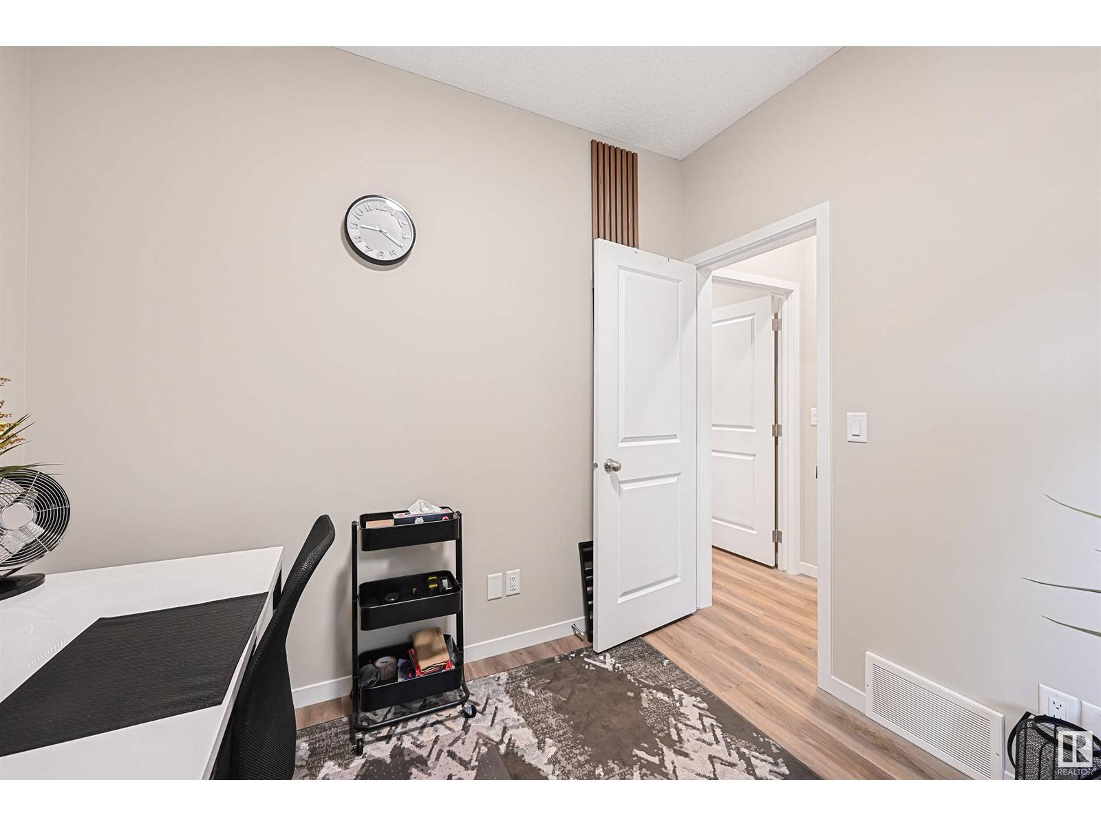 Edmonton, AB T6W4X7,1914 159 ST SW