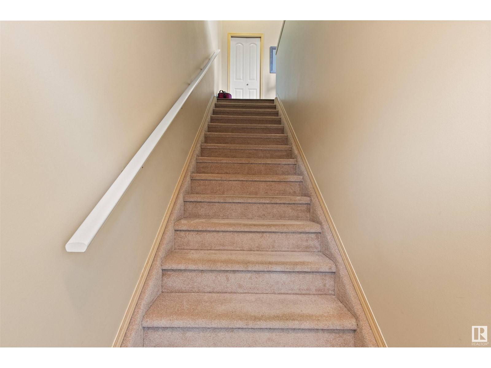 Edmonton, AB T6X0K4,#2 604 62 ST SW