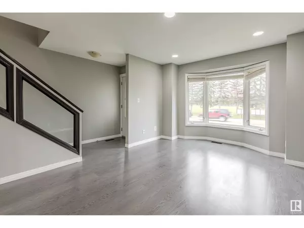 9808 107 ST, Morinville, AB T8R1E5