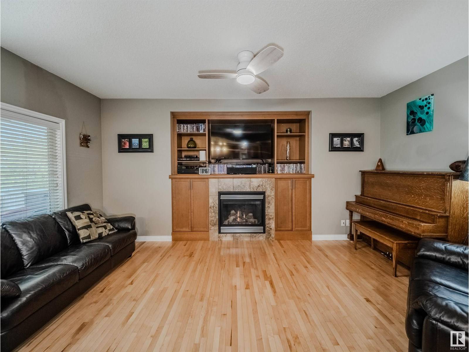 Sherwood Park, AB T8H3H6,303 FOXTAIL WY