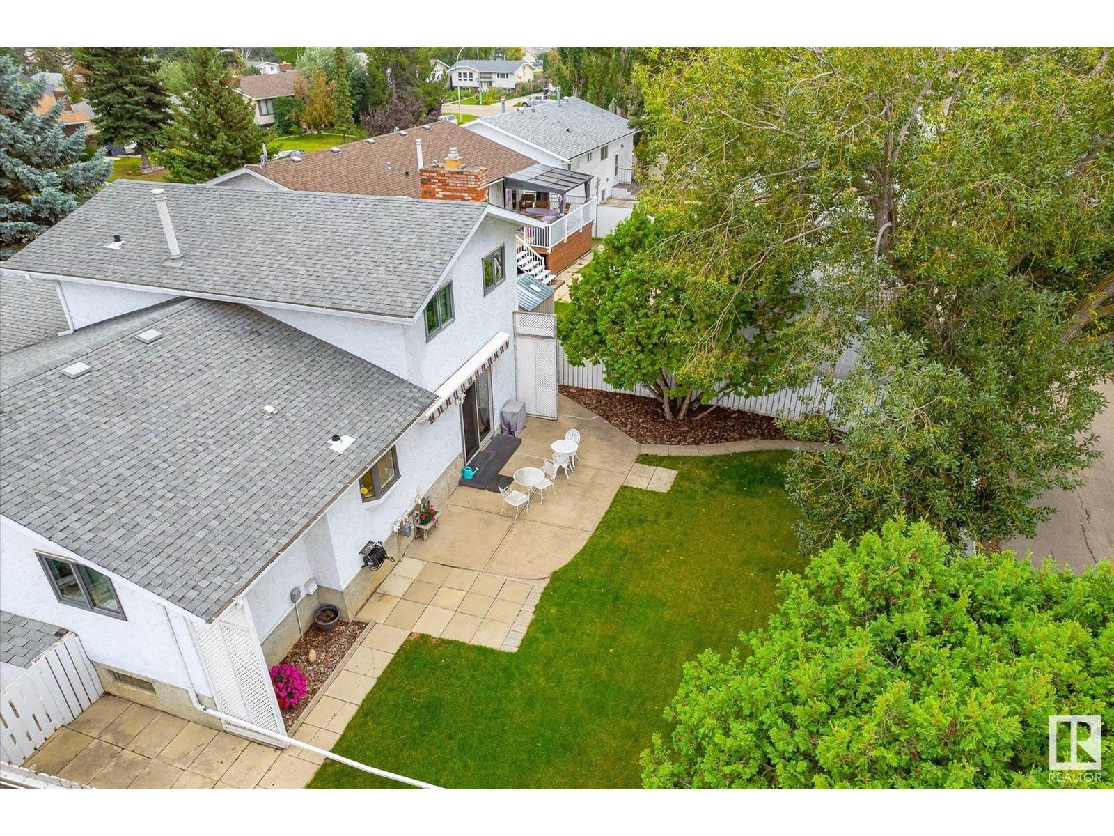 Spruce Grove, AB T7X1N4,8 WAVERLEY CR